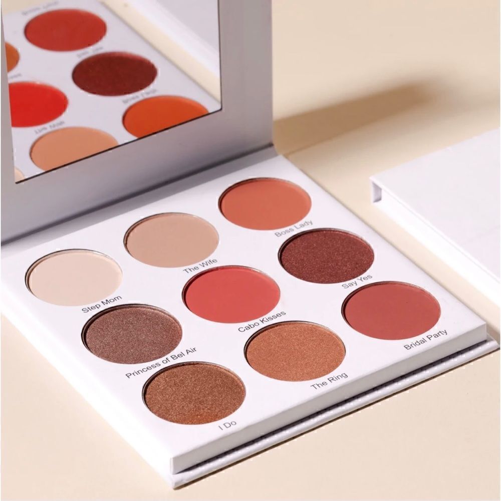 NIB GIVE THEM LALA BEAUTY The Grown Woman Palette
